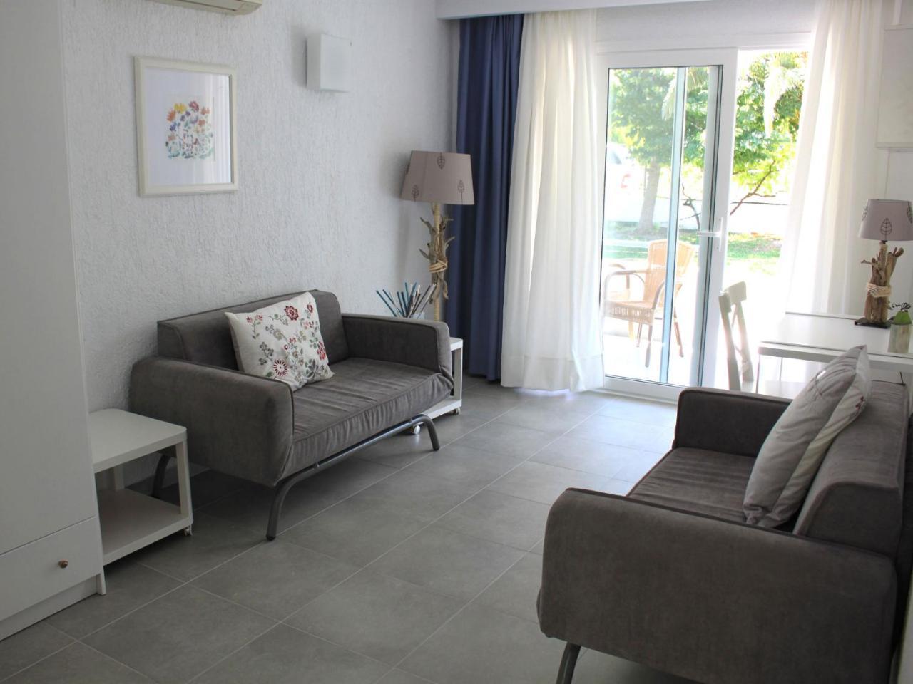 Ostria Aparthotel Agia Paraskevi  Exterior photo